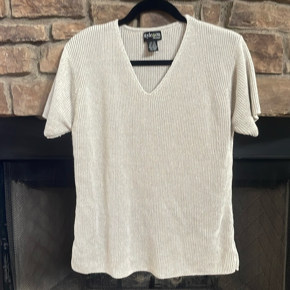 Style & Co. cream v-neck, short sleeve sweater. Size 1X